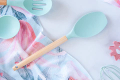 SET X 11 UTENSILIOS SILICONA AQUA CON MANGO MADERA + PORTA UTENSILIOS en internet