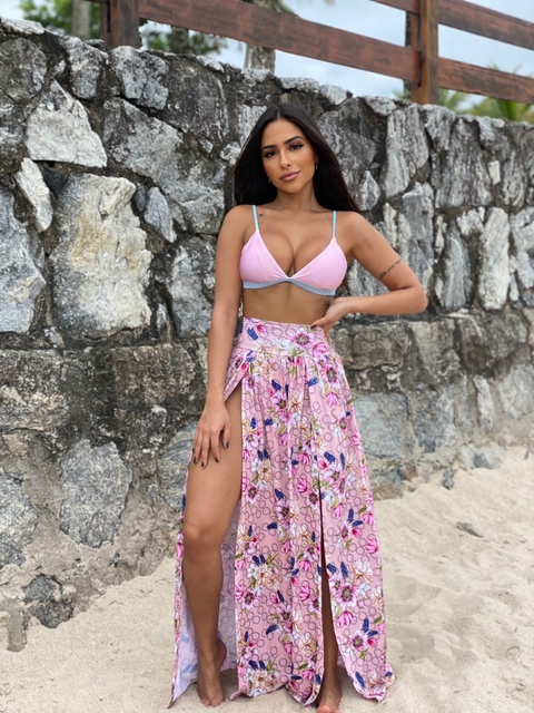 Saia longa rosa e flores