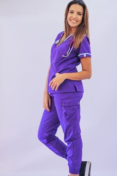 Casaca Lisa Violeta con verde limon en internet