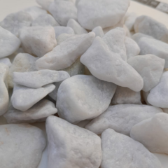Piedra marmol semirolado Blanco en Bolson big bag
