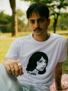 Camiseta TV Girl