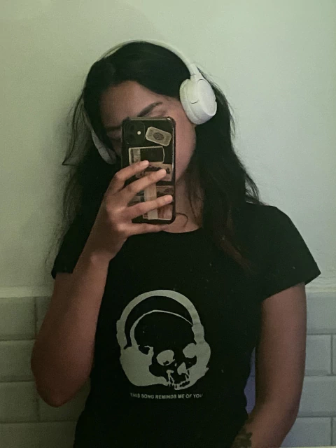 BabyTee This Song Reminds me of you- Skull Headphones na internet