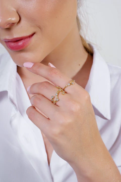 Imagen de Anillo de Aries en oro 18K con Zafiros blancos o Brillantes