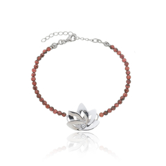 Pulsera de granates naturales y flor de loto en plata con baño de oro o rodio - comprar online