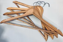 PERCHAS DE MADERA PACK x4 LUSTRADAS Y LAQUEADAS - comprar online