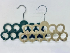 PERCHA AFELPADA CON GANCHOS PARA CINTURONES Y BIJOU