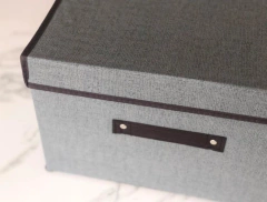 CAJA DE TELA "COLUMBUS" CON TAPA Y MANIJA GRANDE