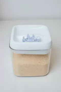 FRASCO "TREVI" CUADRADO "M" CON TAPA HERMETICO DE ACRILICO en internet