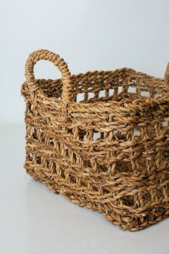 CESTO SEAGRASS "MUMBAI" TRENZADO "L" CON MANIJAS - comprar online