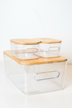 CAJA "ISABELLA" TRANSPARENTE "M" CON TAPA DE BAMBOO Y ASAS en internet