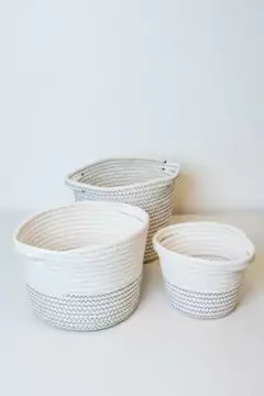 SET x3 CANASTOS "OLIVER" TEJIDOS GRIS Y BLANCO CON MANIJAS - comprar online