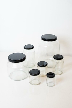 FRASCO "M" DE VIDRIO "VIENA" CON TAPA METALICA - comprar online