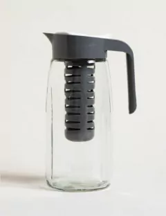 JARRA DE VIDRIO “INDIANA” CON INFUSOR CON TAPA DE PLASTICO - Marian Todo Organizado