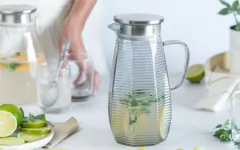 JARRA CON TAPA "MELANIE" DE VIDRIO LABRADO 1.5 LITROS en internet