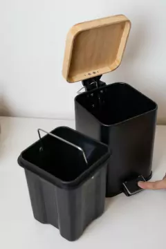 CESTO "NORDICO" CUADRADO 5L DE RESIDUOS CON PEDAL Y TAPA DE MADERA - tienda online