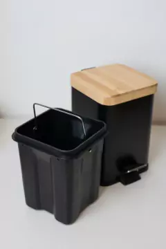 CESTO "NORDICO" CUADRADO 5L DE RESIDUOS CON PEDAL Y TAPA DE MADERA - Marian Todo Organizado