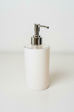 DISPENSER "JULIO" DE JABON LIQUIDO DE PLASTICO BLANCO CON TAPA PLATEADA en internet