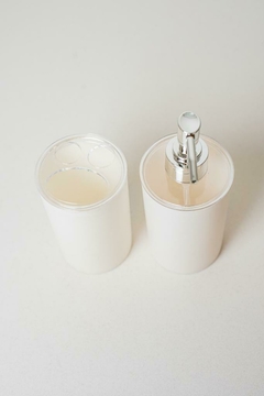DISPENSER "JULIO" DE JABON LIQUIDO DE PLASTICO BLANCO CON TAPA PLATEADA - Marian - Todo Organizado