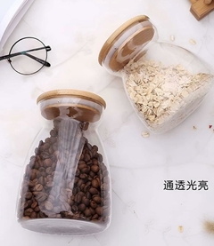 Imagen de FRASCOS HERMETICOS "ANACAPRI" DE VIDRIO "M" CON TAPA DE BAMBOO