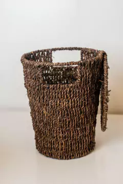 CESTO PAPELERO "GLAMY" SEAGRASS CON TAPA Y ASAS - Marian Todo Organizado