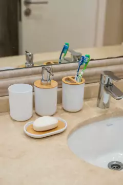 SET x5 PARA BAÑO NORDICO BLANCO CON BAMBOO CON BANDEJA en internet