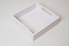 BANDEJA "RAKAU" CUADRADA BAJA CON ASAS BLANCA - comprar online