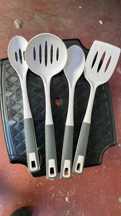 SET x4 UTENSILLOS DE COCINA "SILVI" BLANCO CON GRIS - comprar online