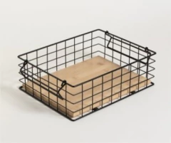 CANASTO "FOLK" RECTANGULAR METALICO CON MANIJAS NEGRO CON BASE BAMBOO - Marian Todo Organizado