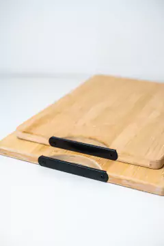 TABLA DE PICAR "INDONESIA" BAMBOO "XL" CON AGARRADERA DE METAL NEGRA RECTA - tienda online