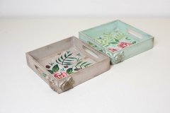 BANDEJA DE MADERA "FLOWERS" CUADRADA PINTADA A MANO - comprar online