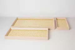 BANDEJA RECTANGULAR "SUECIA" DE MADERA CON ESTERILLA "L" BAJA