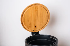 CESTO "NORDICO POINTS" RESIDUOS CON TAPA DE BAMBOO Y PEDAL 5 L - tienda online