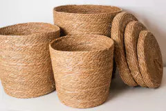 CANASTO SEAGRASS "INDIANA" REDONDO "M" ALTO CON TAPA - Marian Todo Organizado