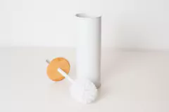 Imagen de ESCOBILLA NORDICA METALICA LISA CON TAPA DE BAMBOO