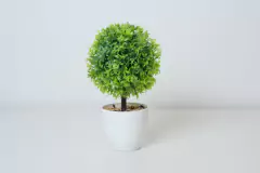 PLANTA ARTIFICIAL “TREE” ARBUSTO BAJO CON MACETA PLASTICA BLANCA - tienda online