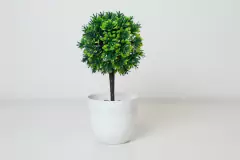 PLANTA ARTIFICIAL "TREE" ARBUSTO ALTA CON MACETA PLASTICA BLANCA en internet