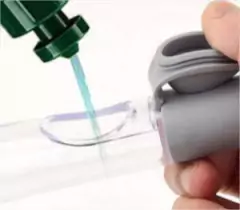 CEPILLO DOSIFICADOR MULTIFUNCION "FIJI" CON MANGO ANTIDESLIZANTE Y BOTON DE SILICONA CON 1 REPUESTO en internet