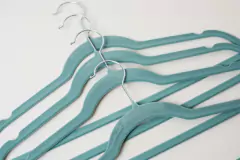 Imagen de COMBO x50 PERCHAS AFELPADAS SLIM