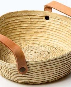 PANERA DE PALMA "BALI" REDONDA CON MANIJAS DE CUERO 18 CM en internet