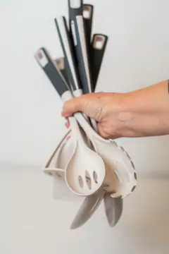 Imagen de ESPATULA REDONDA "SILVI" CON MANGO GRIS