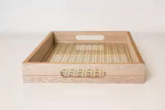 BANDEJAS DE MADERA "SUECIA" RECTANGULAR CON BASE DE VIDRIO CON ASAS "L" ALTA - comprar online