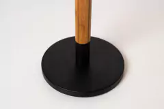 Imagen de PORTA ROLLO BAMBOO "CERVI" CON BASE NEGRA PREMIUM