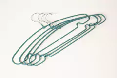 PERCHA DE METAL ENGOMADA x4