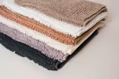 ALFOMBRA DE BAÑO "SHAGGY" 40 x 60 cm "L" #1 - Marian Todo Organizado