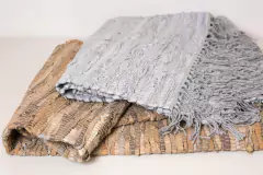 ALFOMBRA DECO "ALOHA" COMBINADA "XL" CON HILOS DE CUERO Y GAMUZA - comprar online