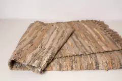 ALFOMBRA DECO "ALOHA" COMBINADA "XL" CON HILOS DE CUERO Y GAMUZA - Marian Todo Organizado