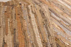 Imagen de ALFOMBRA DECO "ALOHA" COMBINADA "XL" CON HILOS DE CUERO Y GAMUZA