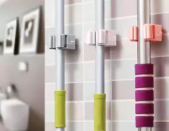 SOPORTE PARA ESCOBA x1 CON ADHESIVO en internet