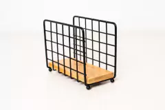 SERVILLETERO "FOLK" DE METAL CON BASE DE MADERA VERTICAL - comprar online