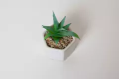 MACETA HEXAGONAL "SUCULENTA" BLANCA CON PLANTA ARTIFICIAL - Marian Todo Organizado